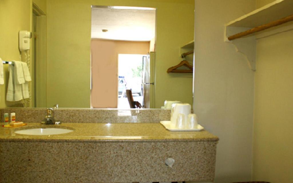 Escondido Lodge Room photo